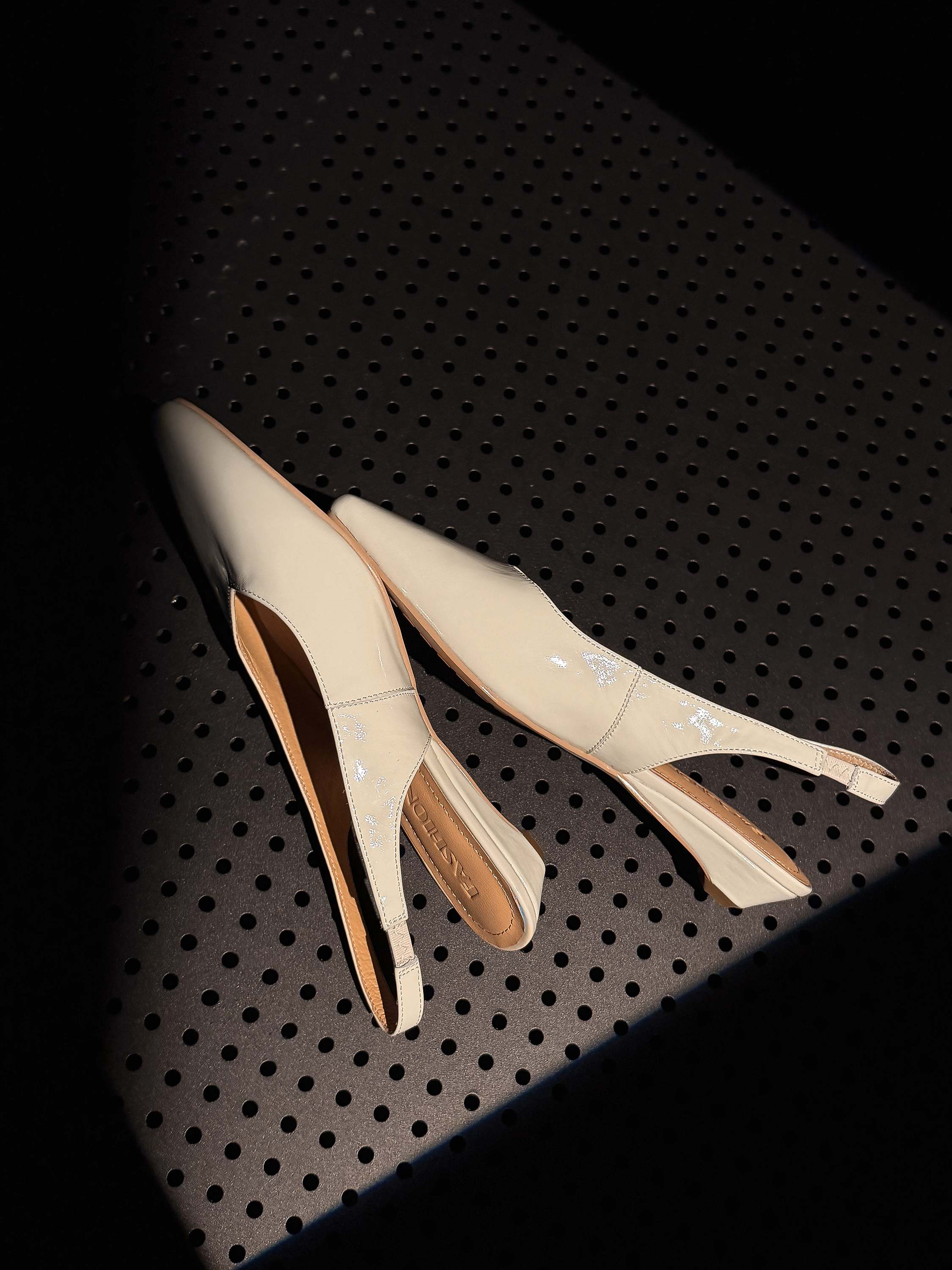 Sapatos de Salto Baixo em Cour - Women'S Fashion Brand Shoes avaliação e preço